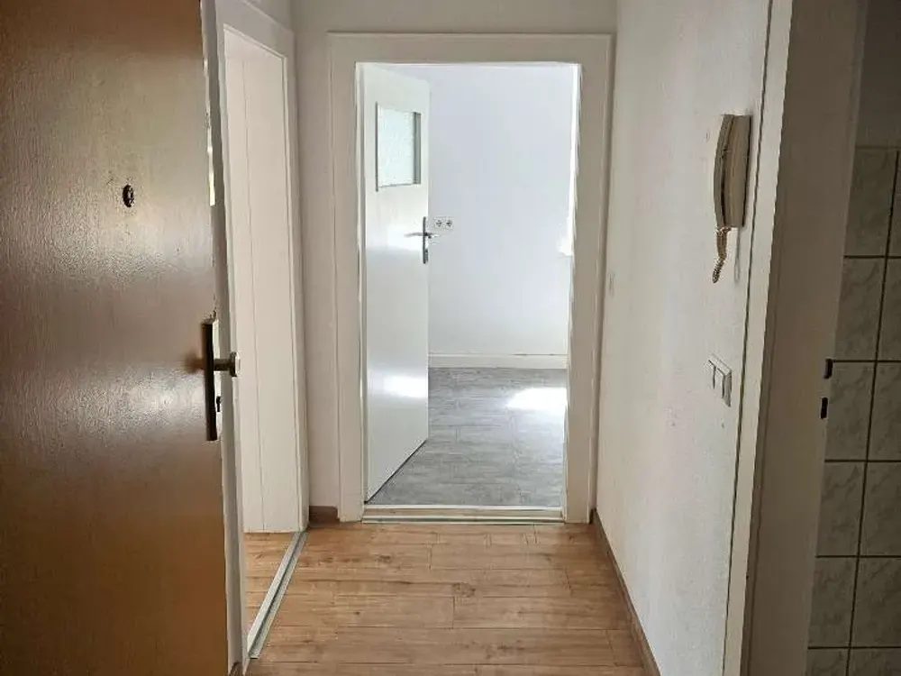 Cozy 2-Room Apartment Seeks New Tenants