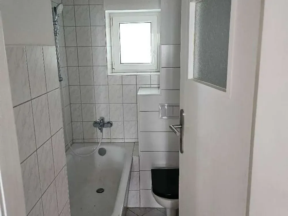 Cozy 2-Room Apartment Seeks New Tenants