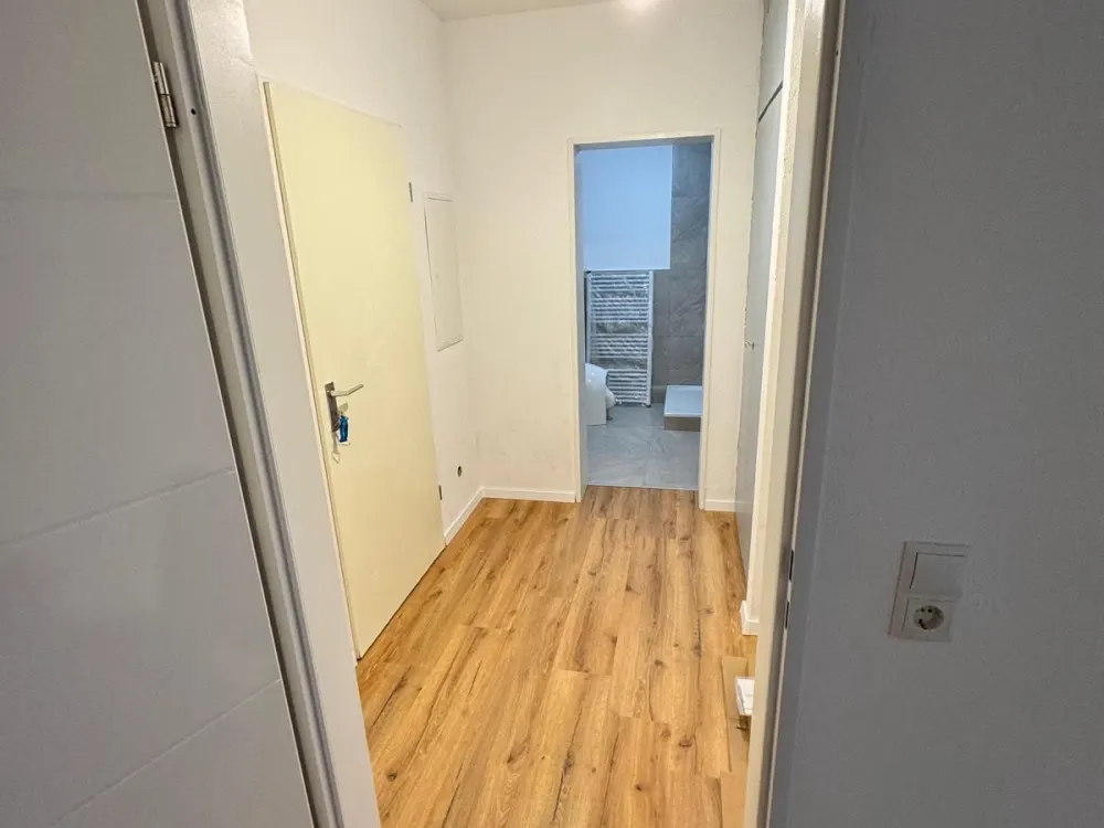 Kernsaniertes 1-Zimmer-Apartment mit Terrasse & Stellplatz
