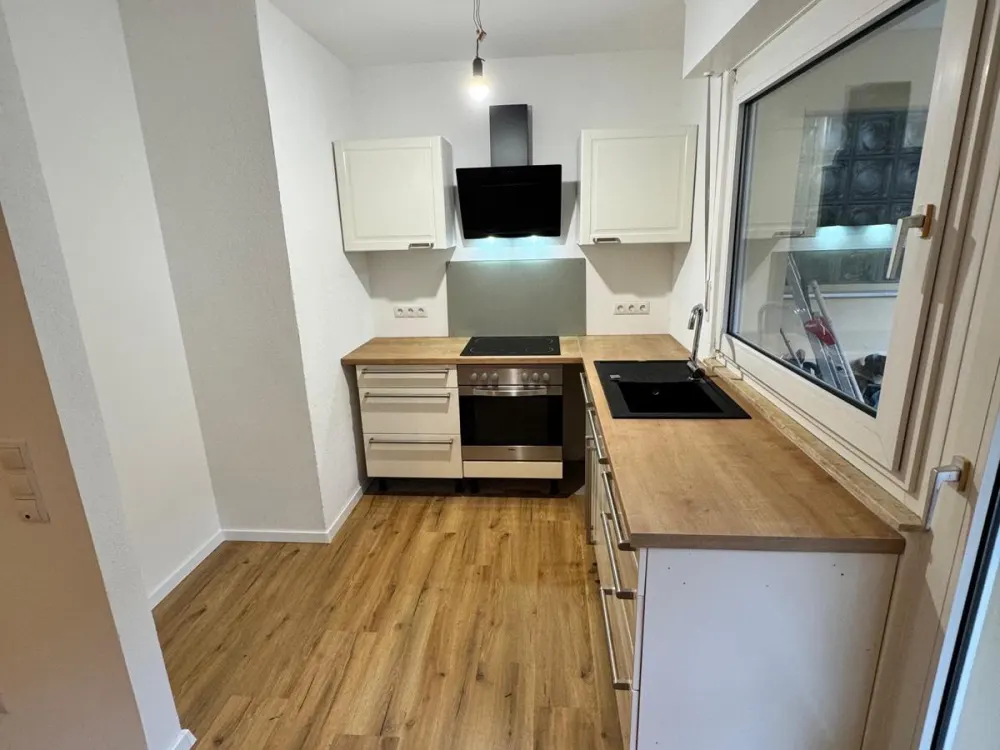 Kernsaniertes 1-Zimmer-Apartment mit Terrasse & Stellplatz