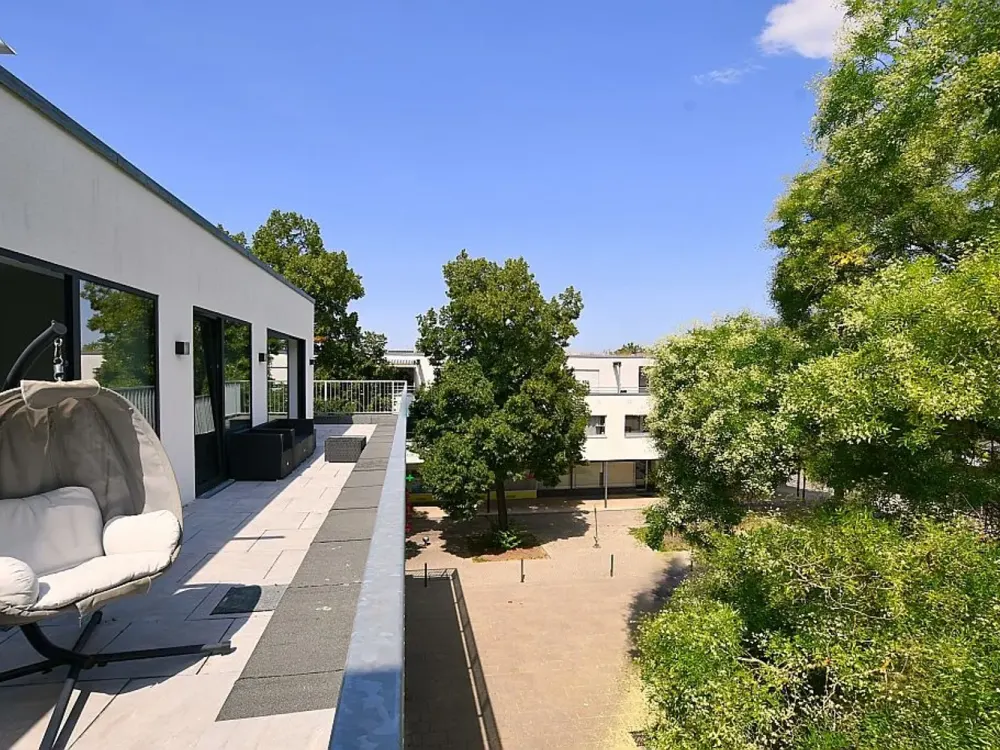 Exclusive Penthouse Apartment, Modernly Furnished with Parking Space in Stuttgart Giebel