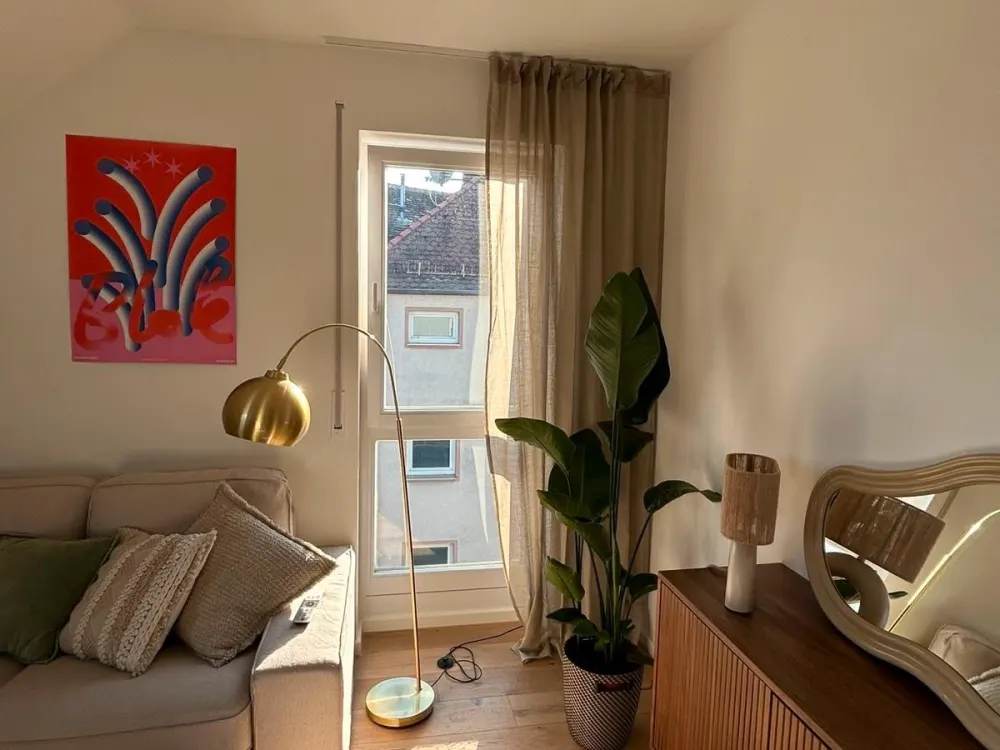 Bright 2-Room Apartment with Fitted Kitchen and Loggia