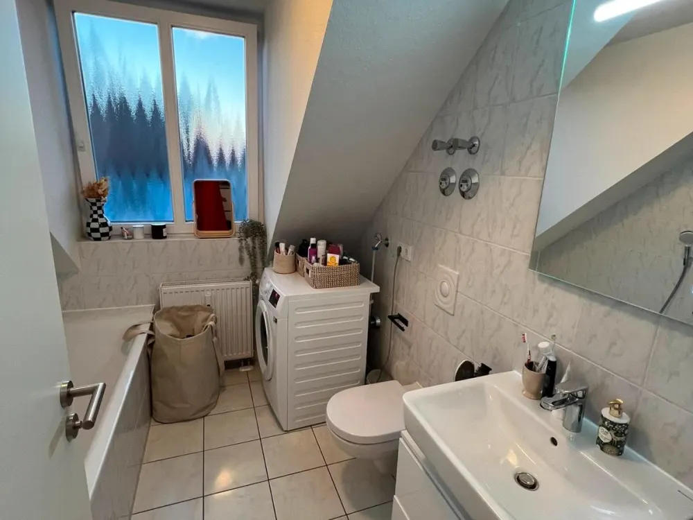 Bright 2-Room Apartment with Fitted Kitchen and Loggia