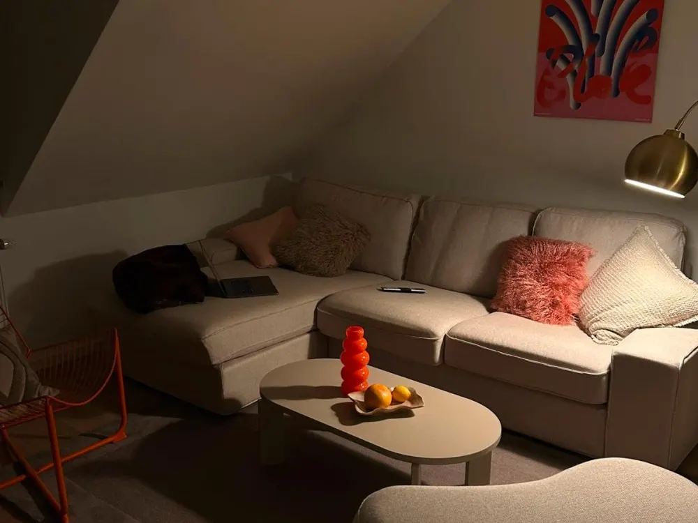 Bright 2-Room Apartment with Fitted Kitchen and Loggia