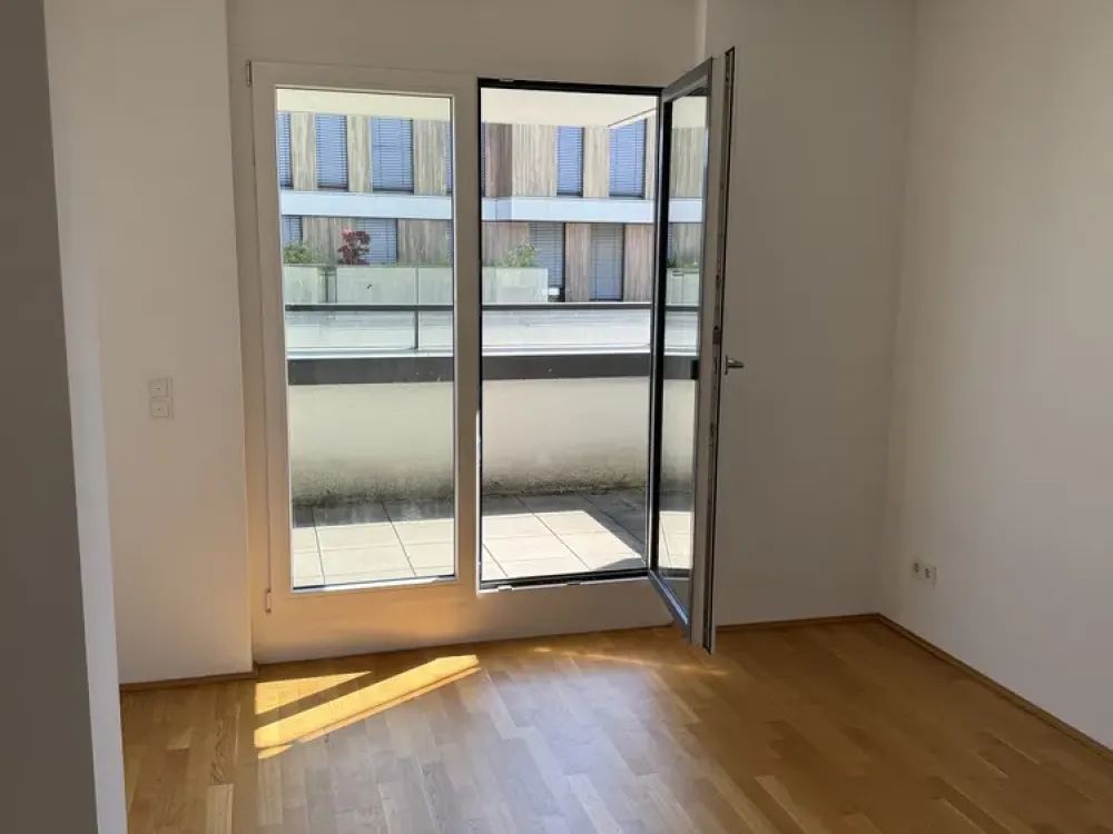 wunderschöne zwei Zimmer Wohnung mit Balkon
