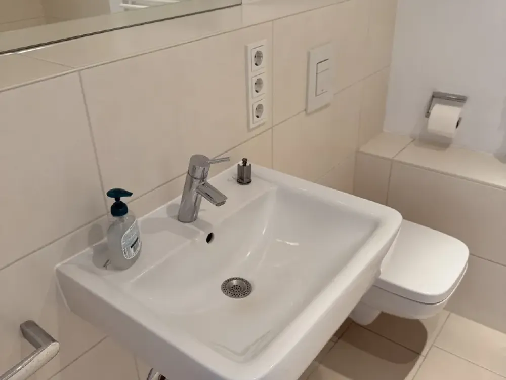 wunderschöne zwei Zimmer Wohnung mit Balkon