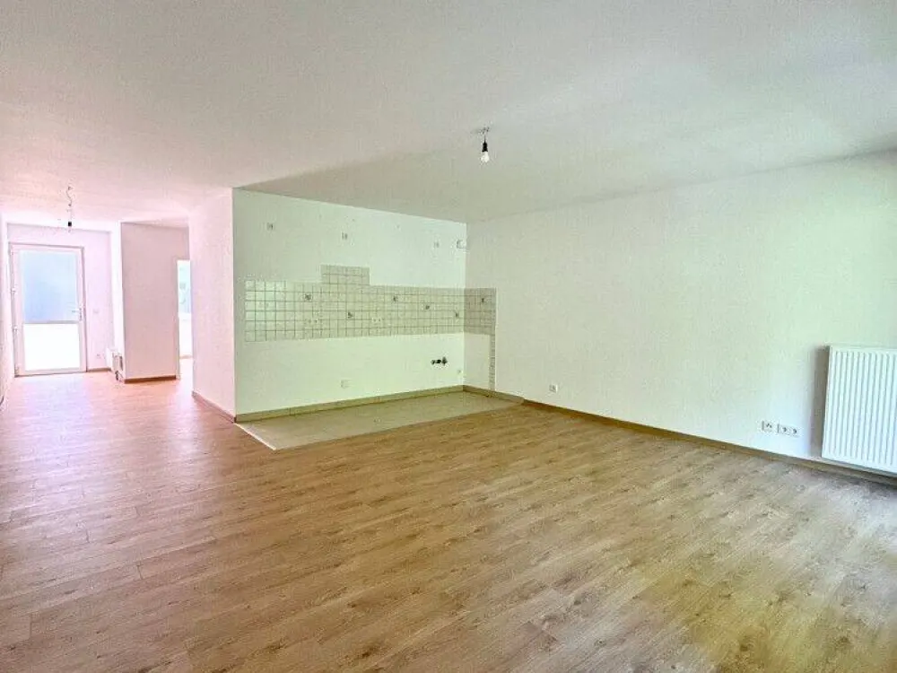 First Occupancy - Renovated 2-Room Apartment with Kitchen and Bathroom on the Ground Floor in a Central Location