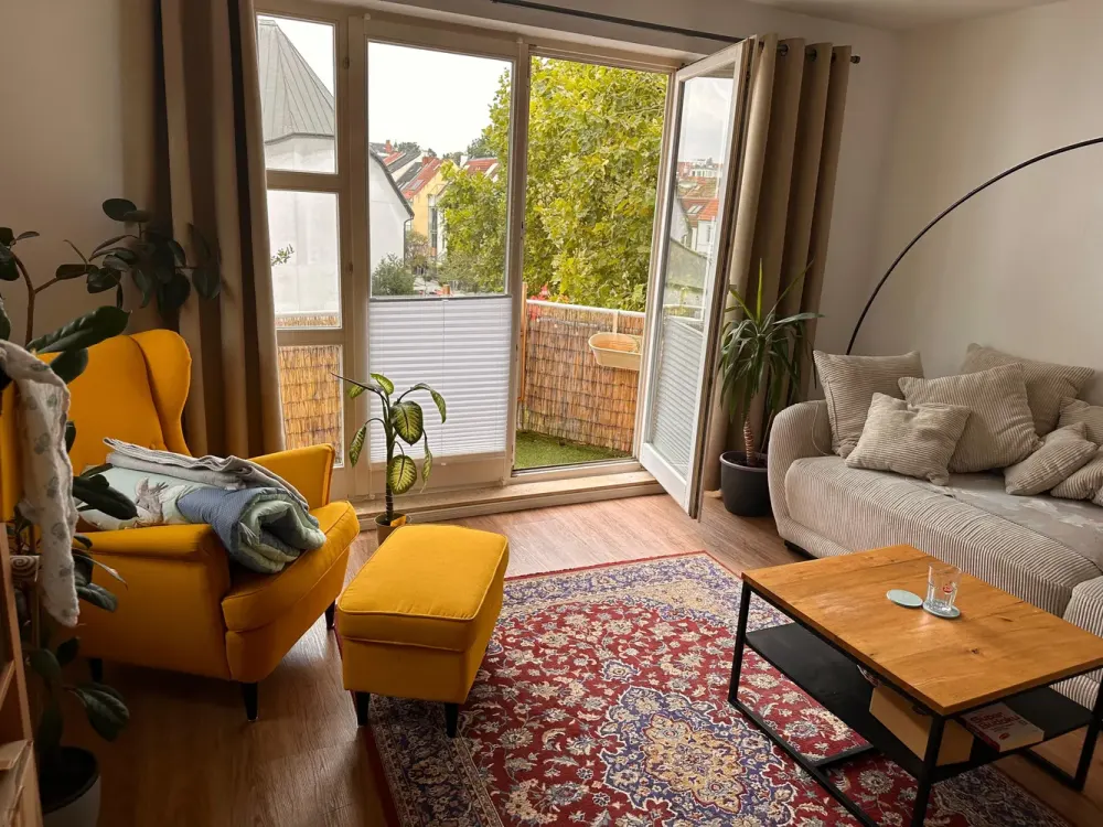 Bright modern city apartment with balcony, only 5 minutes to the city center