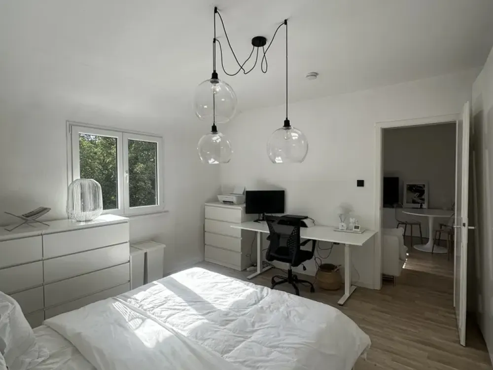 Möblierte 2-Zimmer-Wohnung mit Balkon direkt an der Seilbahn