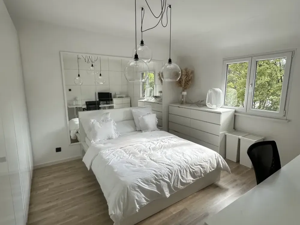 Möblierte 2-Zimmer-Wohnung mit Balkon direkt an der Seilbahn