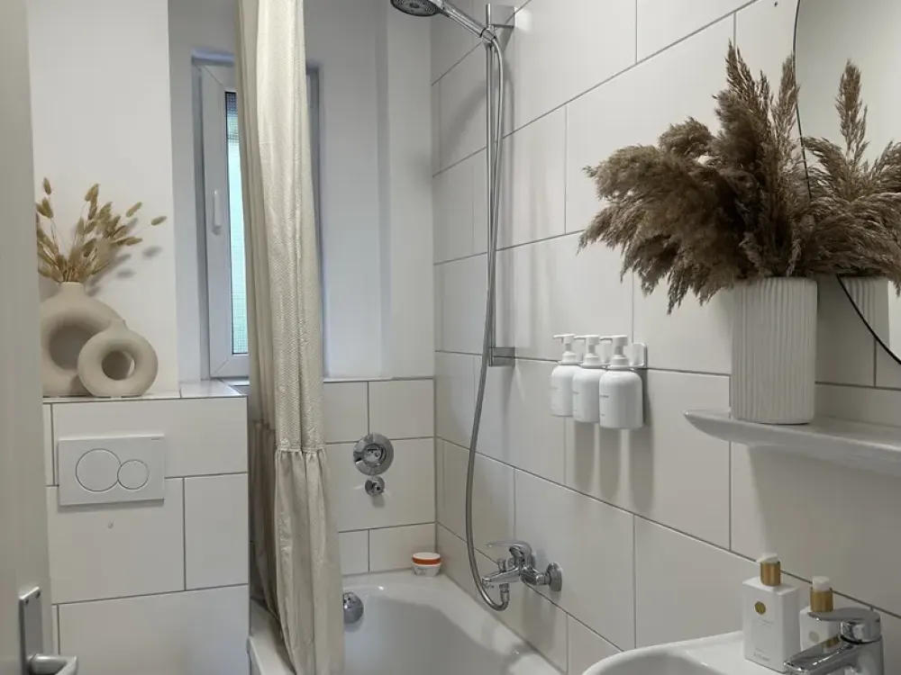 Möblierte 2-Zimmer-Wohnung mit Balkon direkt an der Seilbahn