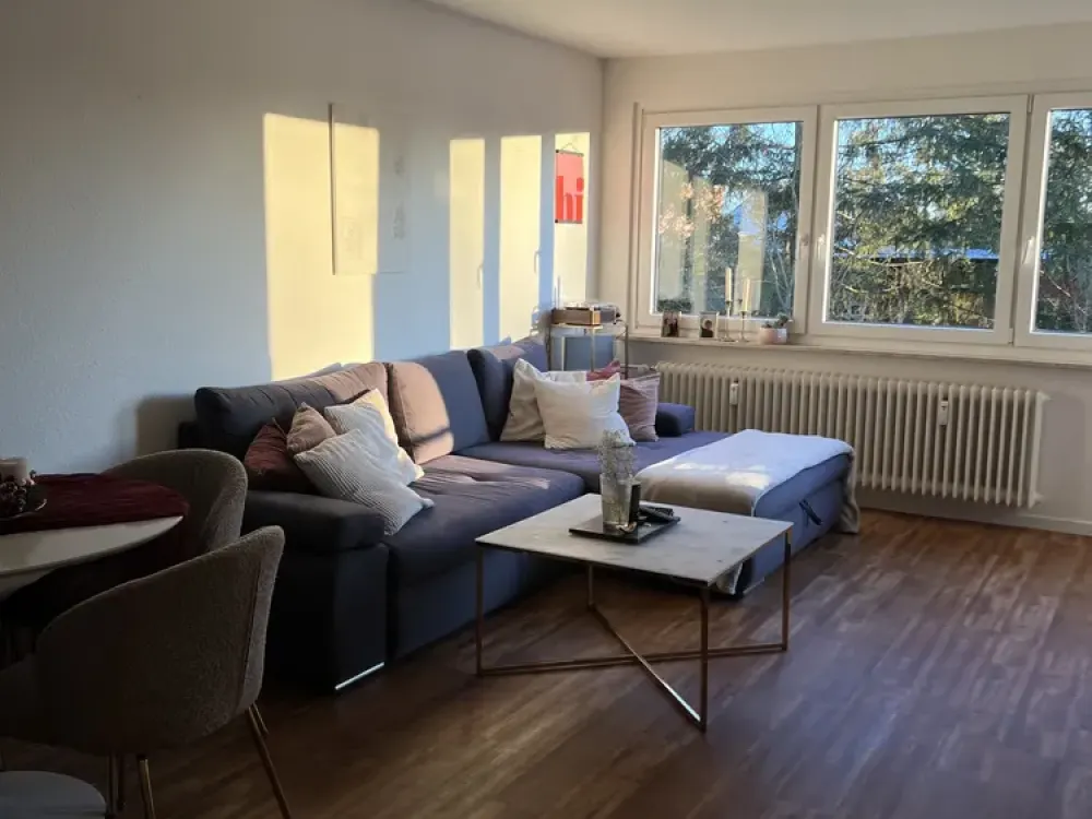 2-Zimmer-Wohnung mit überdachtem Balkon zur Untermiete in sehr ruhiger Straße.