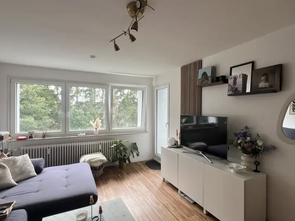 2-Zimmer-Wohnung mit überdachtem Balkon zur Untermiete in sehr ruhiger Straße.
