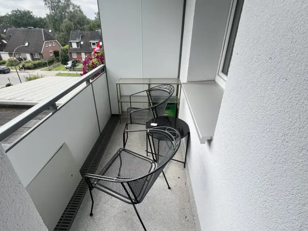2-Zimmer-Wohnung mit überdachtem Balkon zur Untermiete in sehr ruhiger Straße.