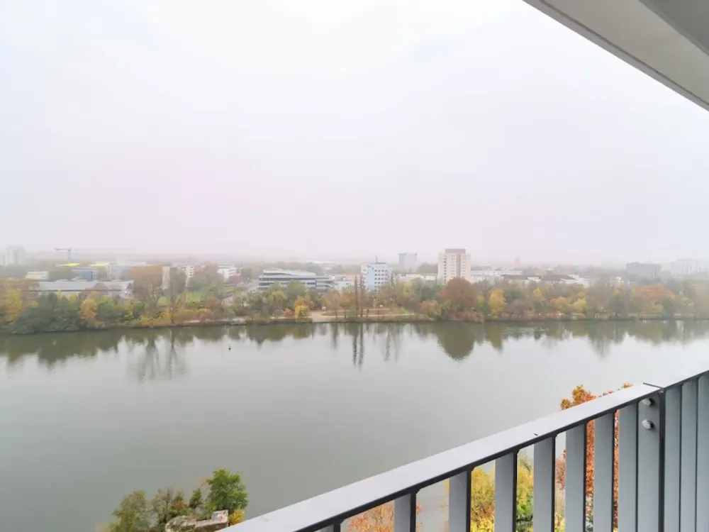 Sonniges Penthouse mit zwei Balkonen, zwei Tageslichtbädern und traumhaften Aussichten *ERSTBEZUG*
