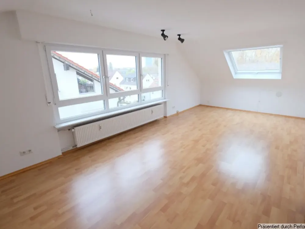 Gepflegte, helle Dachgeschosswohnung mit Blick auf den Kappelberg