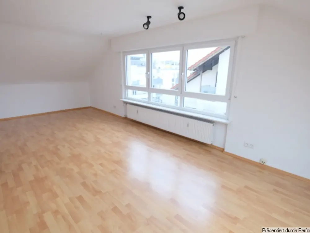 Gepflegte, helle Dachgeschosswohnung mit Blick auf den Kappelberg