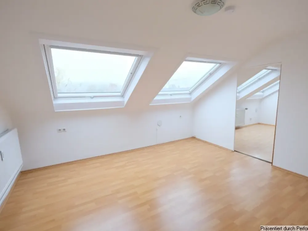 Gepflegte, helle Dachgeschosswohnung mit Blick auf den Kappelberg