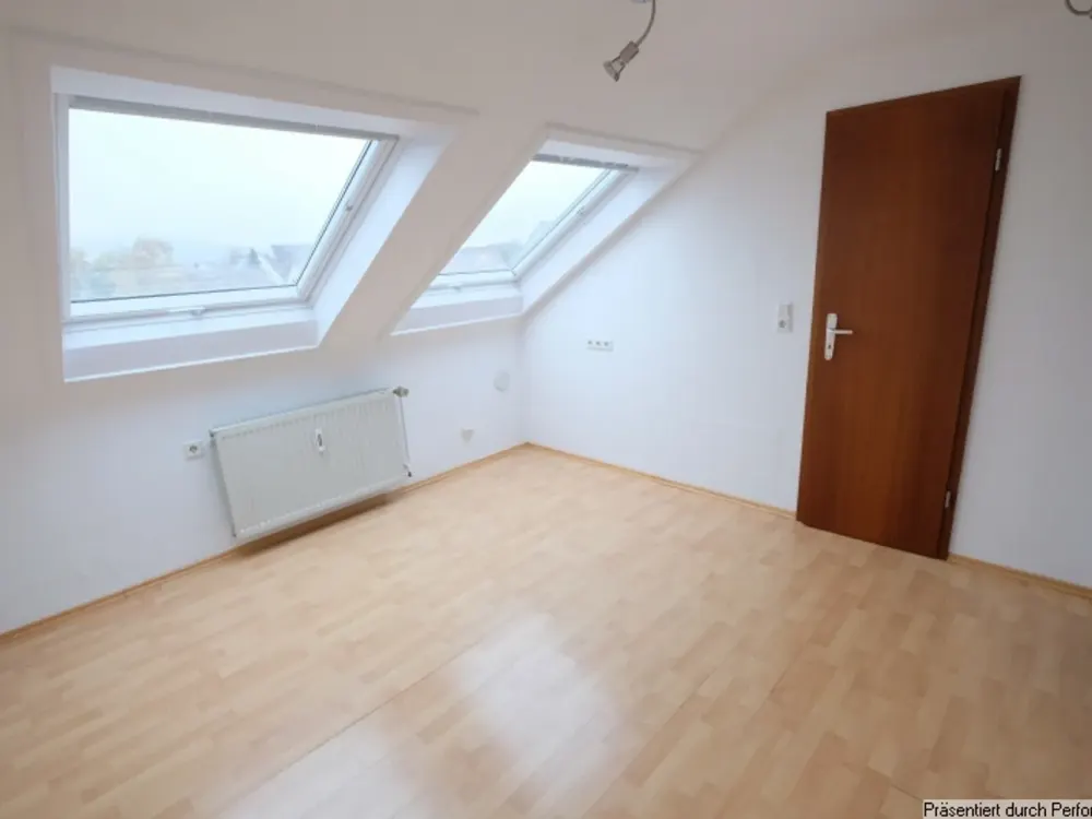 Gepflegte, helle Dachgeschosswohnung mit Blick auf den Kappelberg