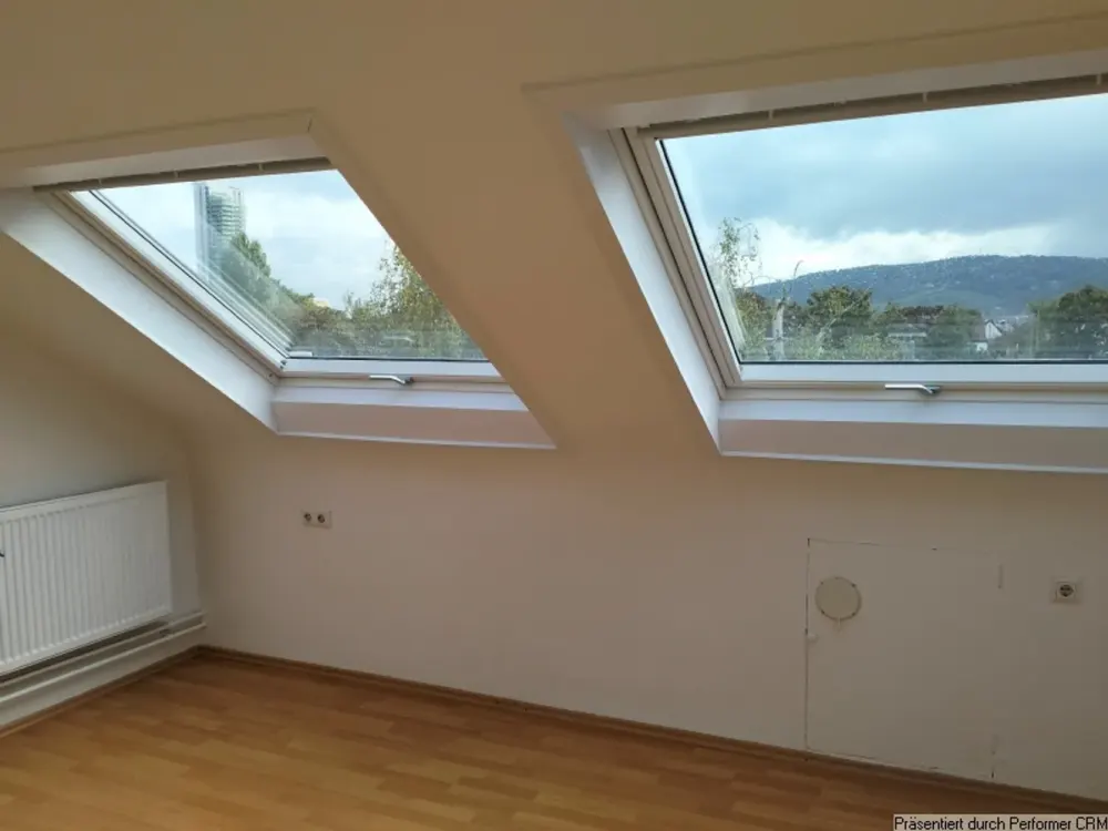 Gepflegte, helle Dachgeschosswohnung mit Blick auf den Kappelberg