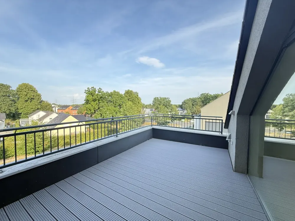 Große Dachterrasse! Hochwertige Atelierwohnung mit Designbad, Parkett & offener Küche