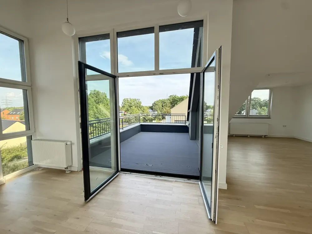 Große Dachterrasse! Hochwertige Atelierwohnung mit Designbad, Parkett & offener Küche