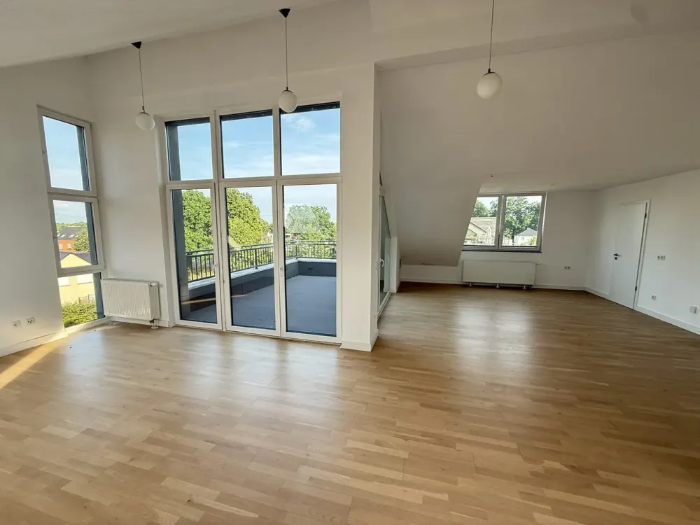 Große Dachterrasse! Hochwertige Atelierwohnung mit Designbad, Parkett & offener Küche