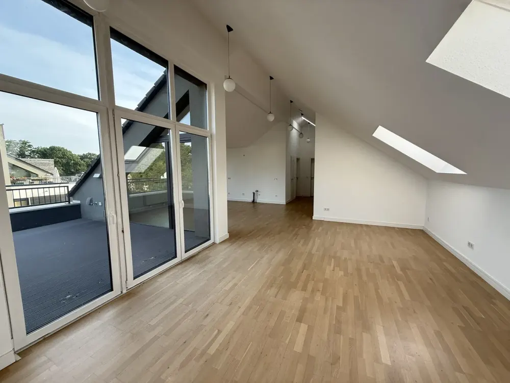 Große Dachterrasse! Hochwertige Atelierwohnung mit Designbad, Parkett & offener Küche