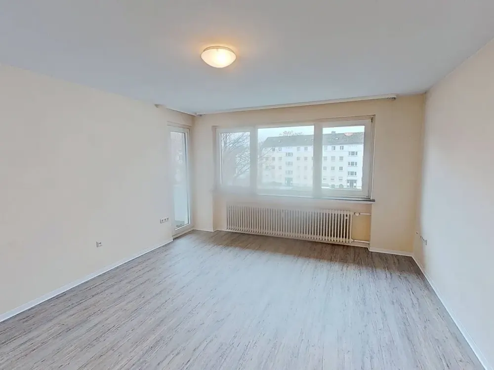 SPECIAL OFFER: Comfortable 3-Room Apartment with Covered BALCONY and Daylight Bathroom with Shower and ...