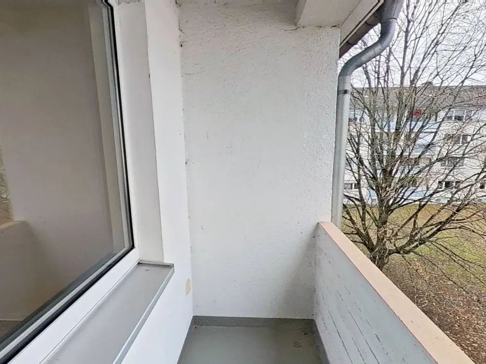 SPECIAL OFFER: Comfortable 3-Room Apartment with Covered BALCONY and Daylight Bathroom with Shower and ...