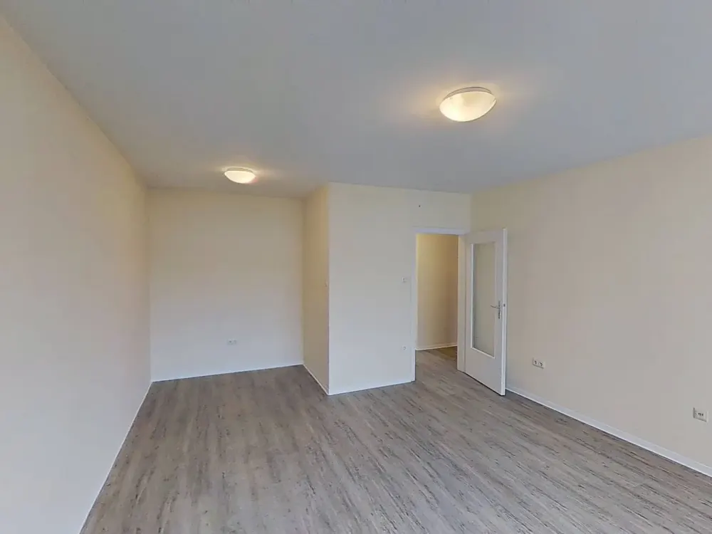 SPECIAL OFFER: Comfortable 3-Room Apartment with Covered BALCONY and Daylight Bathroom with Shower and ...