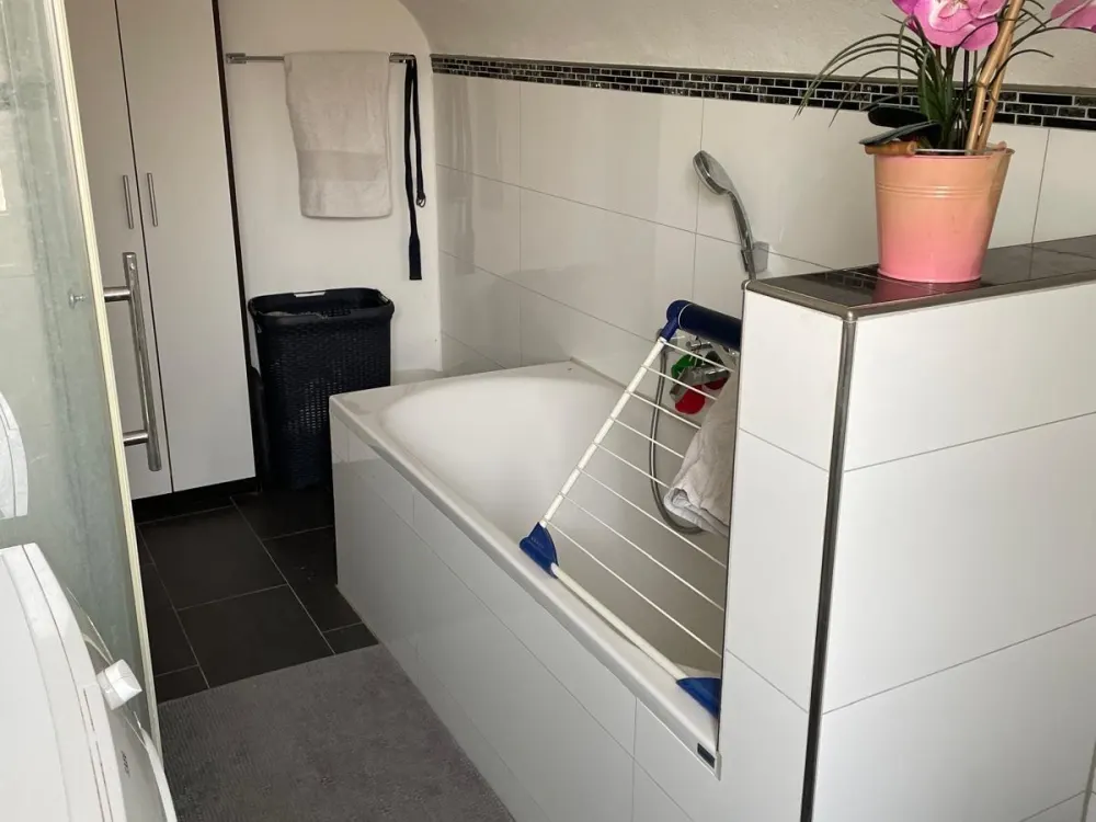 DG Whg mit neuer Küche im Dreifamilienhaus mit Balkon