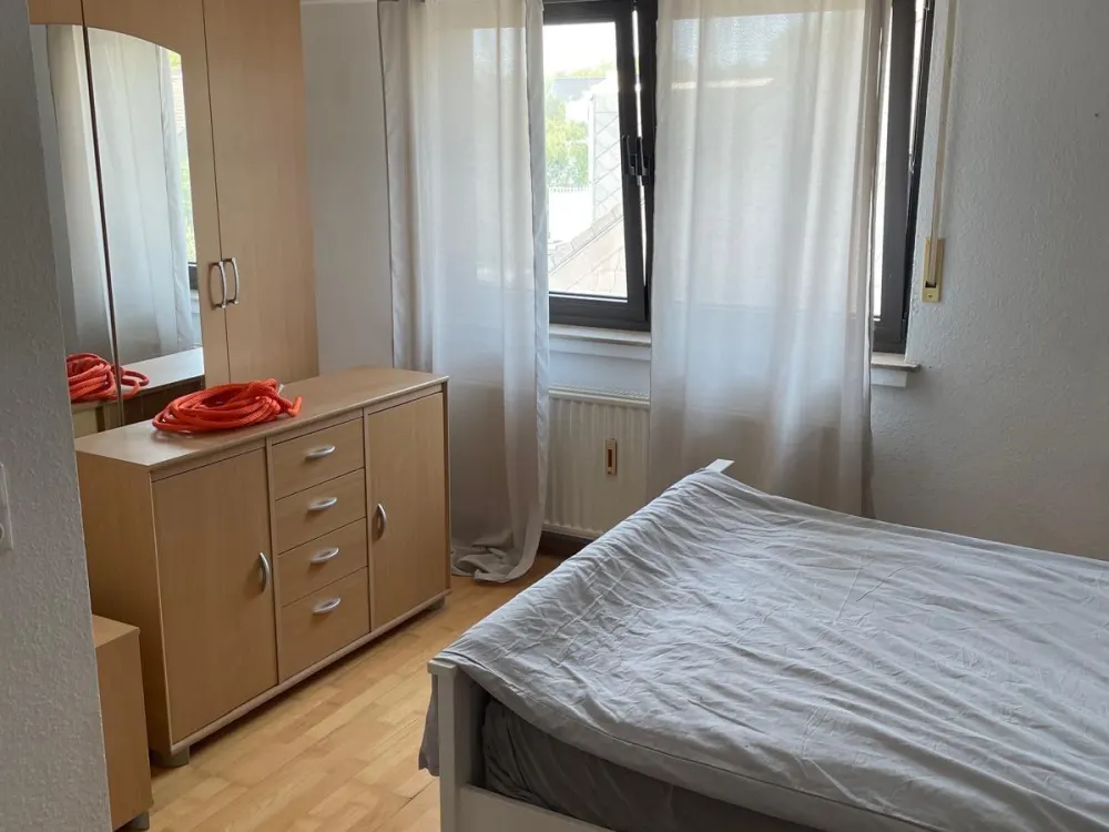 DG Whg mit neuer Küche im Dreifamilienhaus mit Balkon