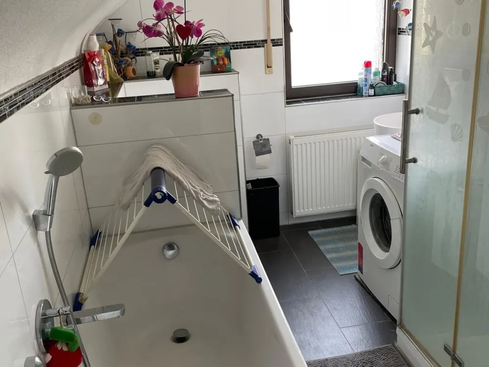 DG Whg mit neuer Küche im Dreifamilienhaus mit Balkon