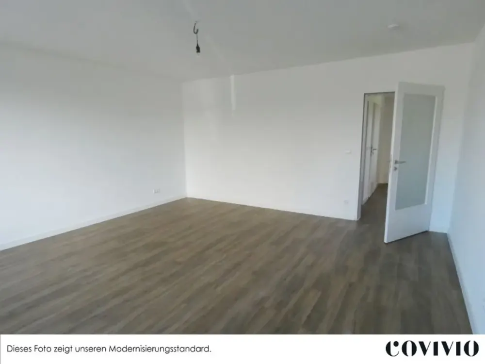 ++ Completely modernized in 2022 + 3 rooms + fitted kitchen + dining area + full bathroom + separate WC + balcony ++