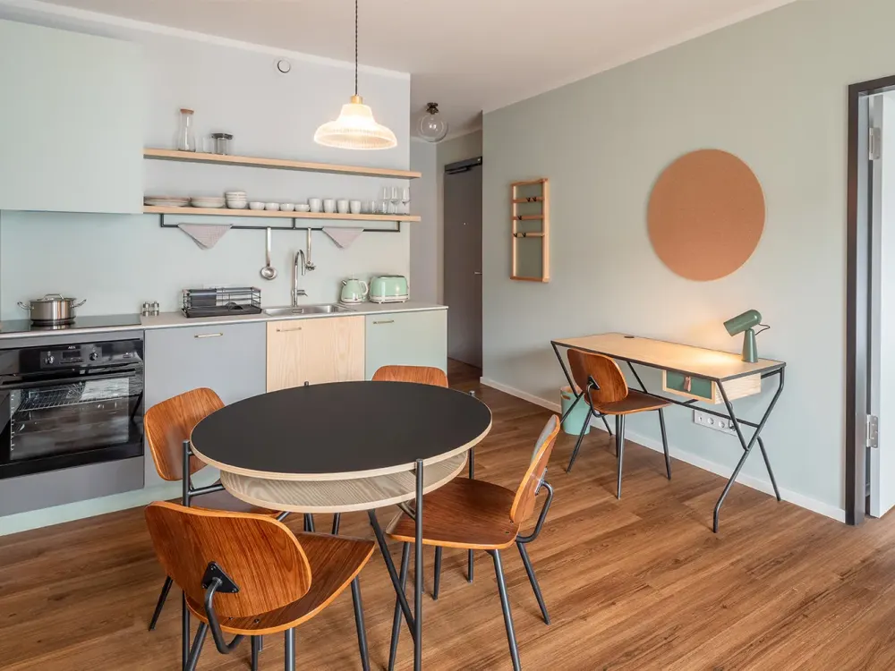 BESICHTIGUNGEN: Mi 9:00 & Fr 16:00 -unbefristete 2-Zimmer-Wohnung mit offenem Wohnbereich und Balkon