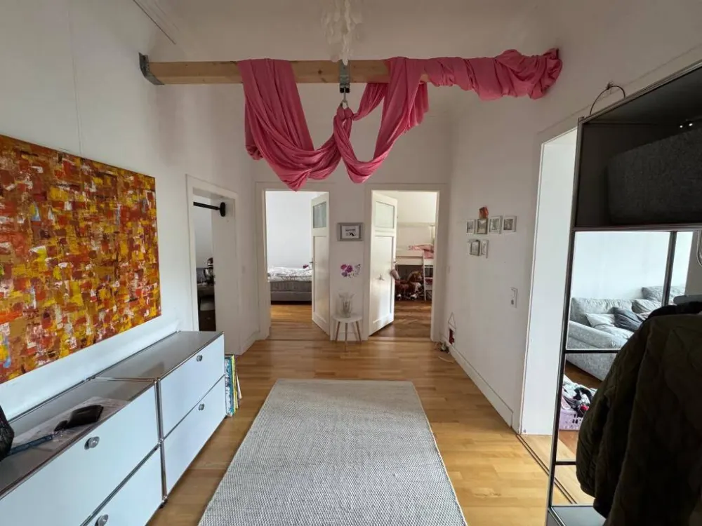 "Altbauklassiker in Bestlage der Südstadt - 105 m², Fischgrätparkett, Terrazzoboden und zwei Balkone mit Grünblick"
