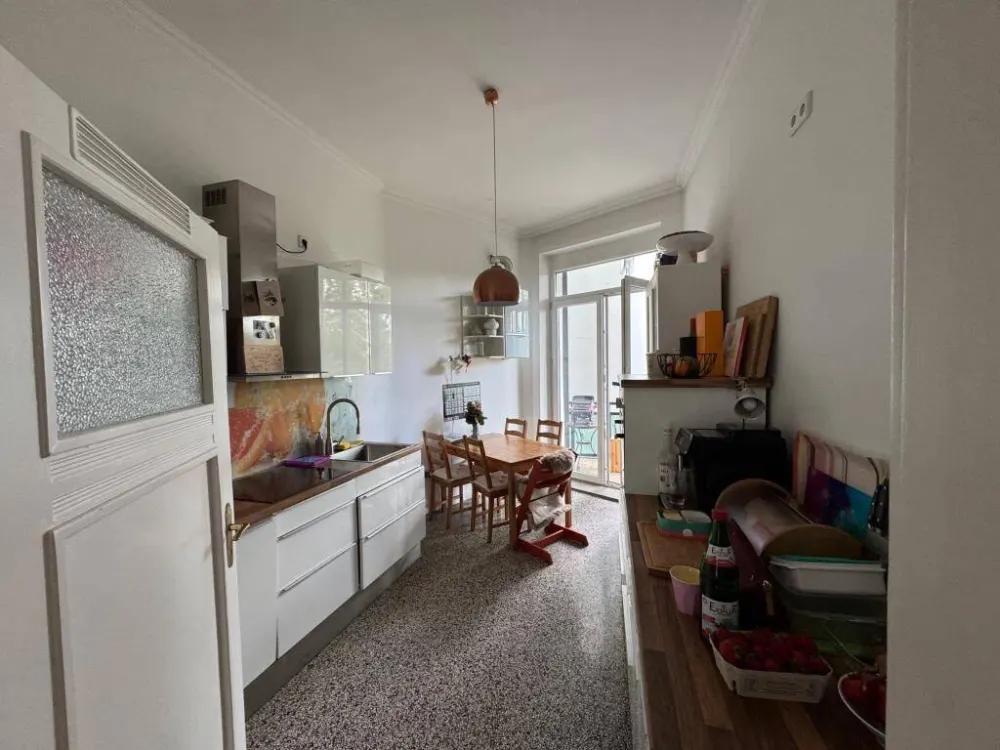 "Altbauklassiker in Bestlage der Südstadt - 105 m², Fischgrätparkett, Terrazzoboden und zwei Balkone mit Grünblick"