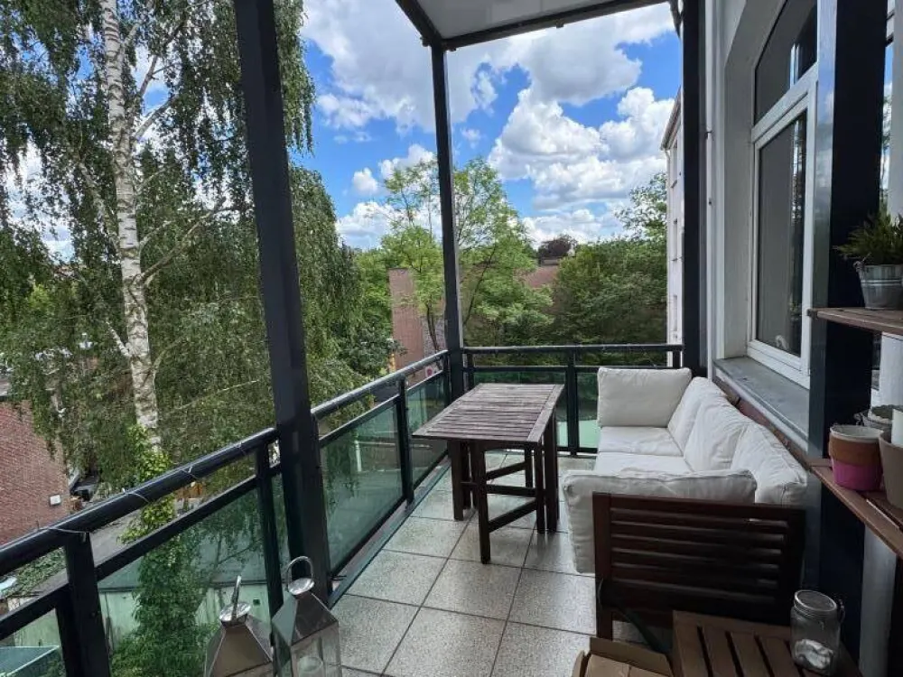 "Altbauklassiker in Bestlage der Südstadt - 105 m², Fischgrätparkett, Terrazzoboden und zwei Balkone mit Grünblick"