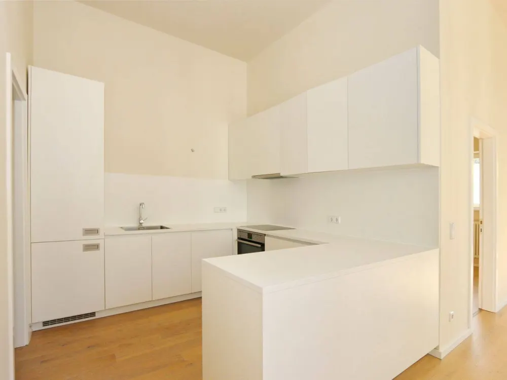PARAGON APARTMENTS - Attraktive Wohnung in der Danziger Straße mit EBK & Parkett