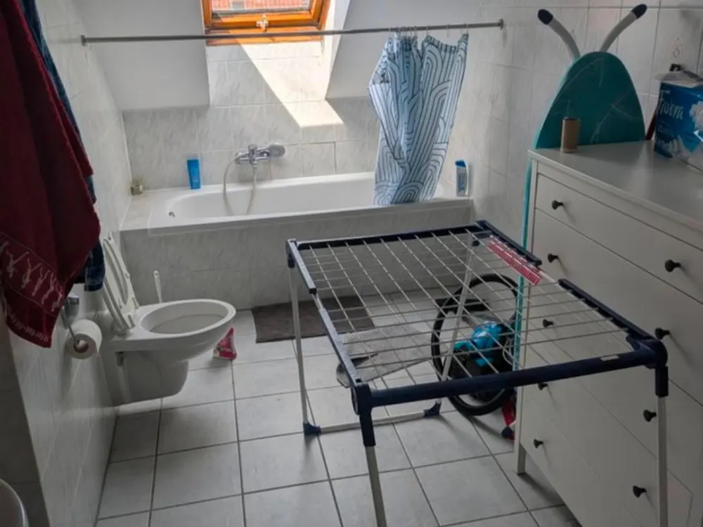 Schönes, geräumiges WG Zimmer im Süden von Connewitz.