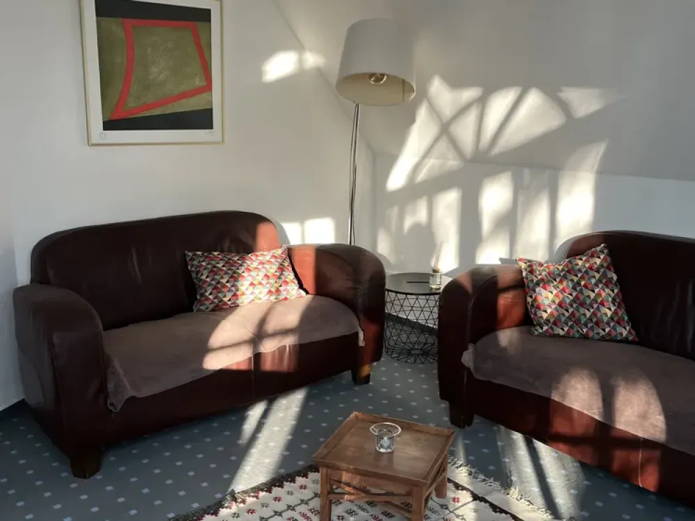 Möblierte DG Wohnung - auch teilmöbliert !