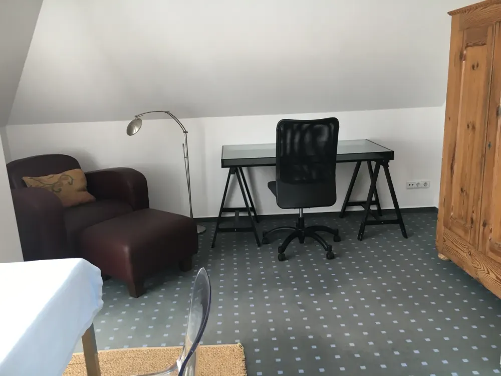 Möblierte DG Wohnung - auch teilmöbliert !
