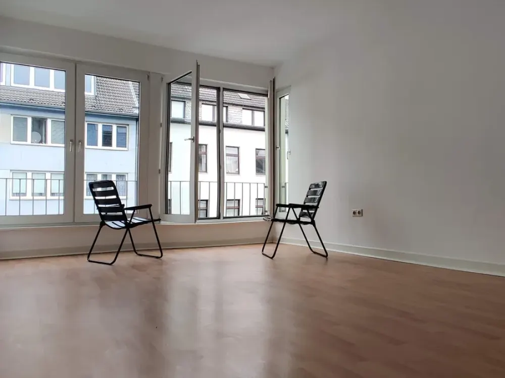 Großzügiges Wohnen! Gepflegte 2-Zimmer-Whg mit Wohnküche & Balkon