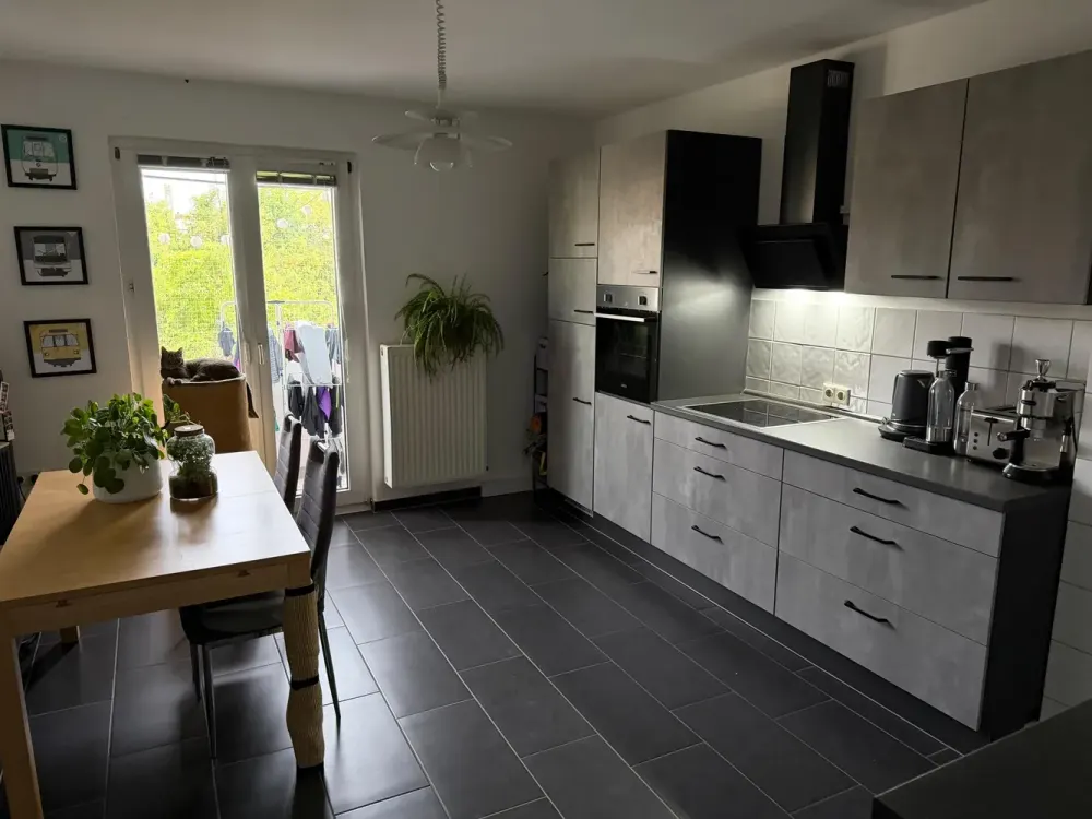 Großzügiges Wohnen! Gepflegte 2-Zimmer-Whg mit Wohnküche & Balkon