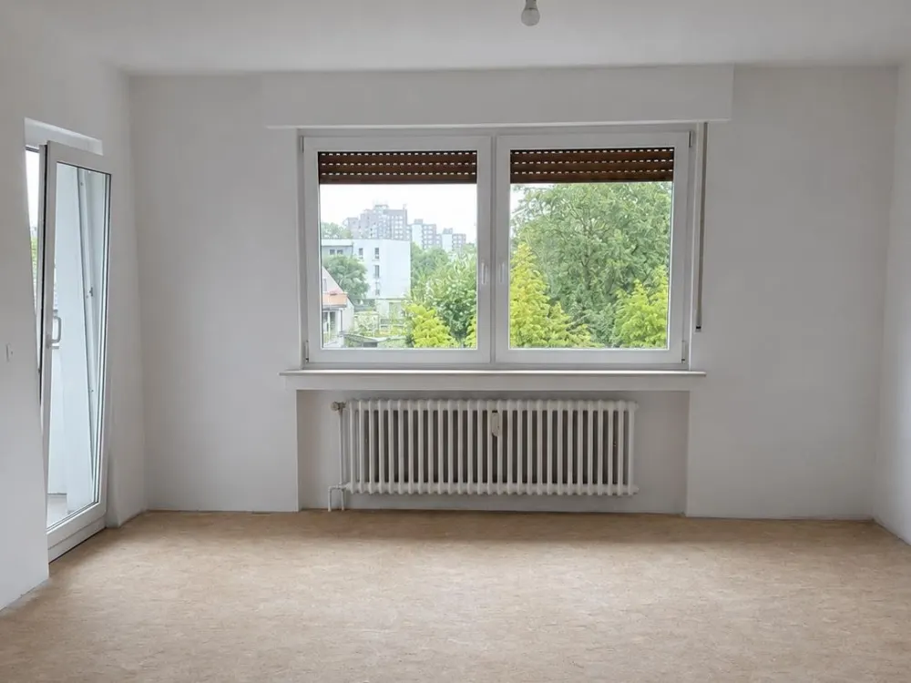 Modenisierte 4-Zimmer Wohnung mit Balkon in Rheinnähe