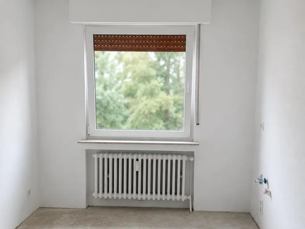 Modenisierte 4-Zimmer Wohnung mit Balkon in Rheinnähe