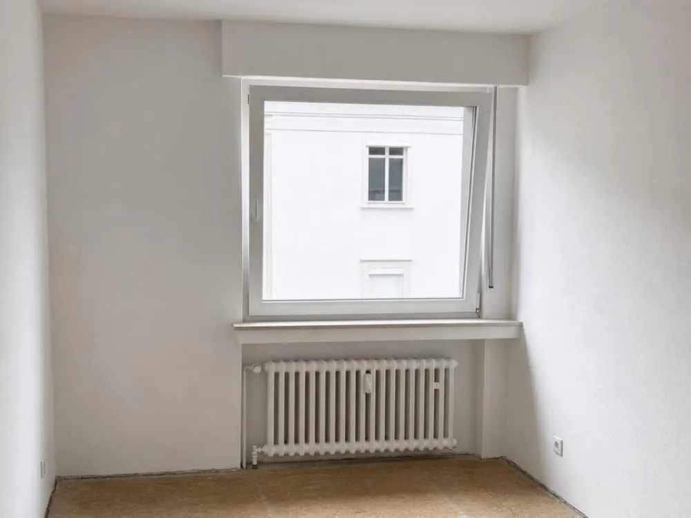 Modenisierte 4-Zimmer Wohnung mit Balkon in Rheinnähe