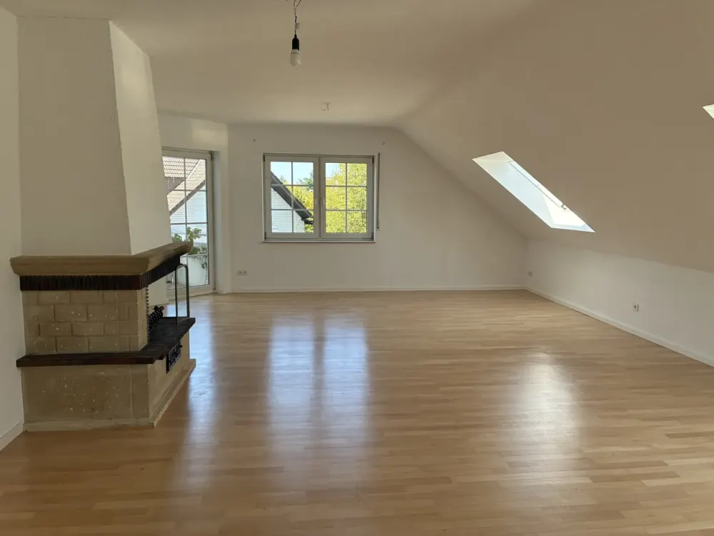 137 m² Dachgeschosswohnung mit 3 Balkonen, 2 Bädern & Kamin, ruhige Lage in Neu-Isenburg