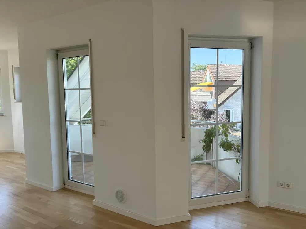 137 m² Dachgeschosswohnung mit 3 Balkonen, 2 Bädern & Kamin, ruhige Lage in Neu-Isenburg